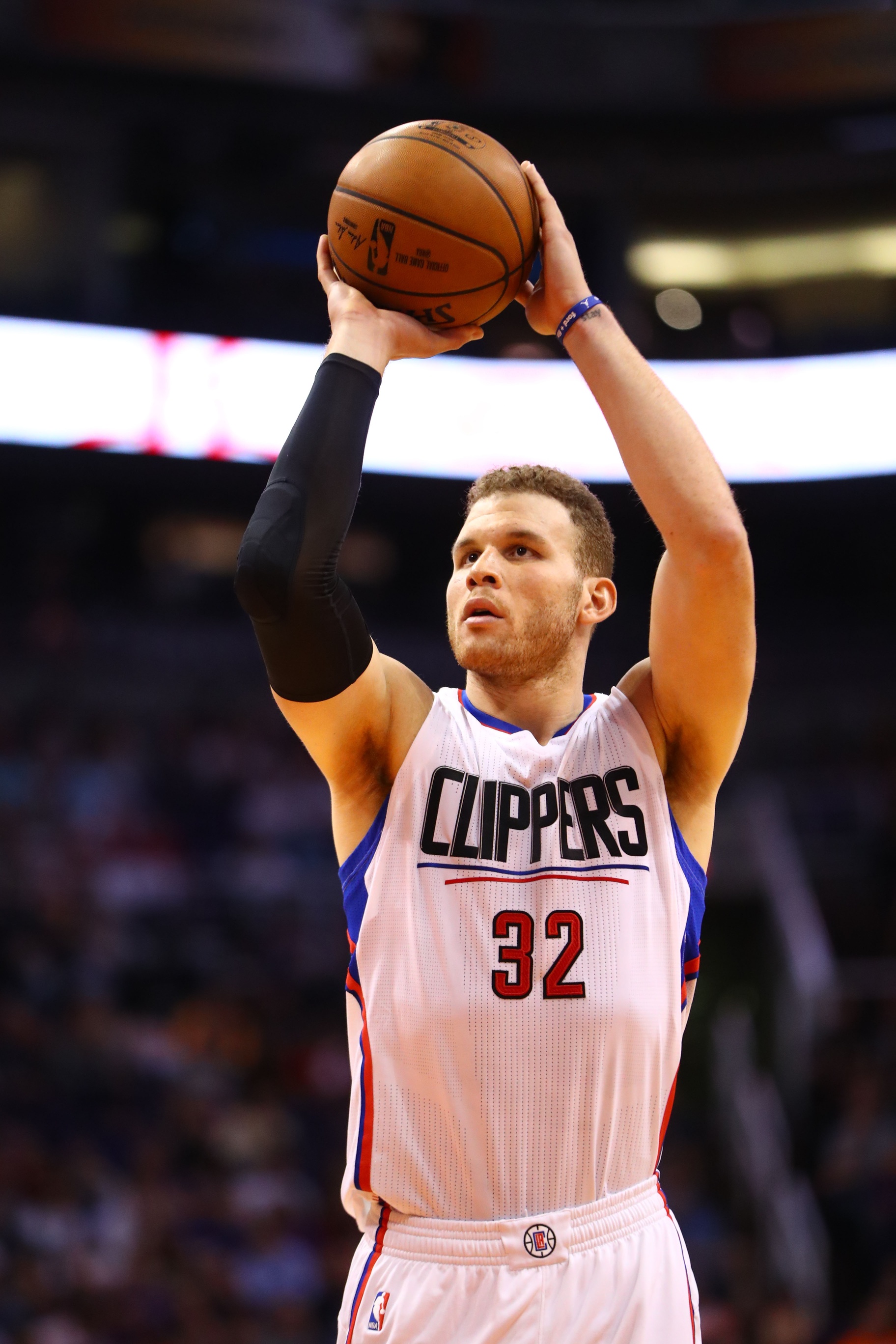Blake Griffin Signs Five-Year Deal With Clippers | Hoops ...