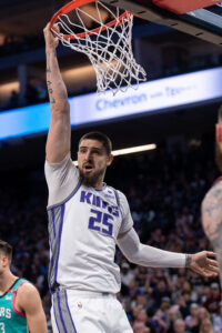 Alex Len To Re-Sign With Kings