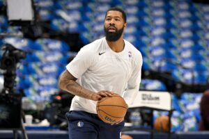 Mavericks Re-Sign Markieff Morris