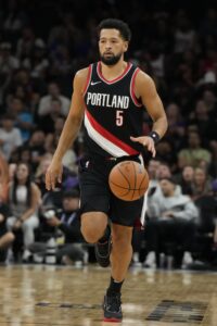 Trail Blazers Waive Skylar Mays, Ish Wainright