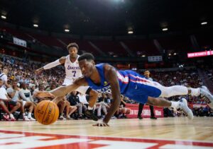 Suns Sign Nigel Hayes-Davis To One-Year Deal