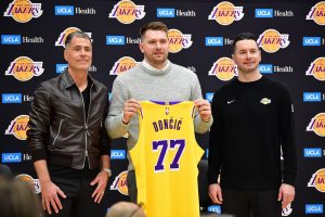 Lakers Extend, Promote Rob Pelinka