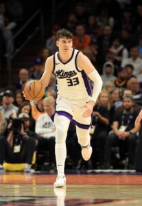 Lakers To Sign Jake LaRavia