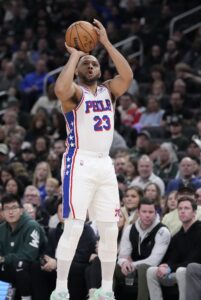 Eric Gordon Re-Signs With Sixers On One-Year Deal